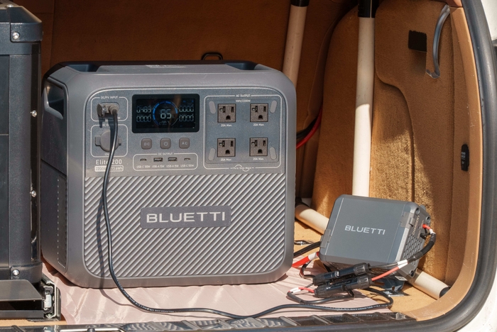 わずか4.2時間でフル充電。移動中も安心