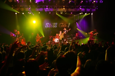 写真：源 賀津己、宮川舞子