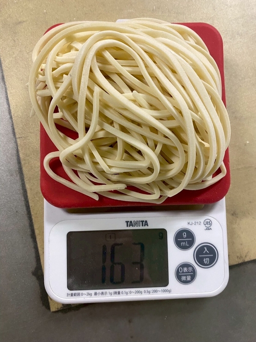 出来上がった麺はこんなに長い