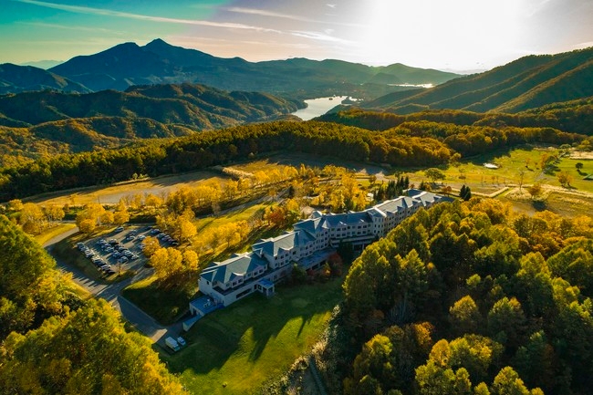 裏磐梯紅葉ロープウェイの眼下に広がる色鮮やかな紅葉が見頃