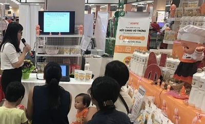 先生による講演風景（ベトナム）