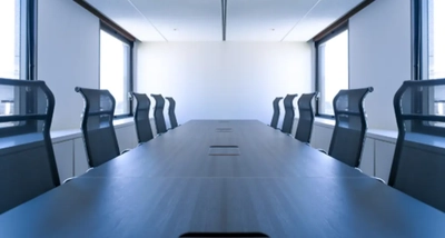 裁判の欠席は判決にどう影響する？不利を避ける方法や正しい手続きを紹介