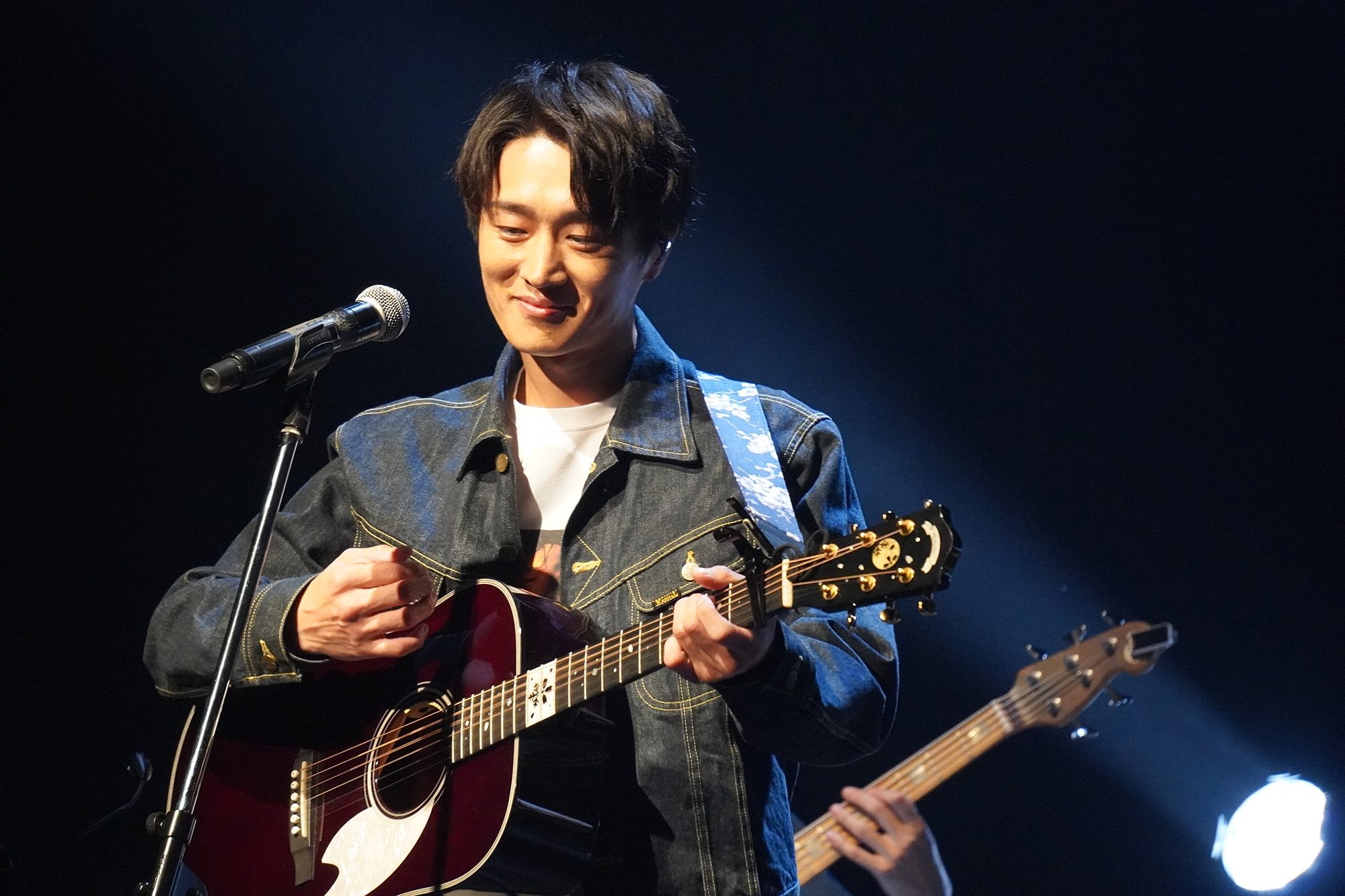 真田ナオキが初のアコースティックライブを開催！若手ミュージシャン