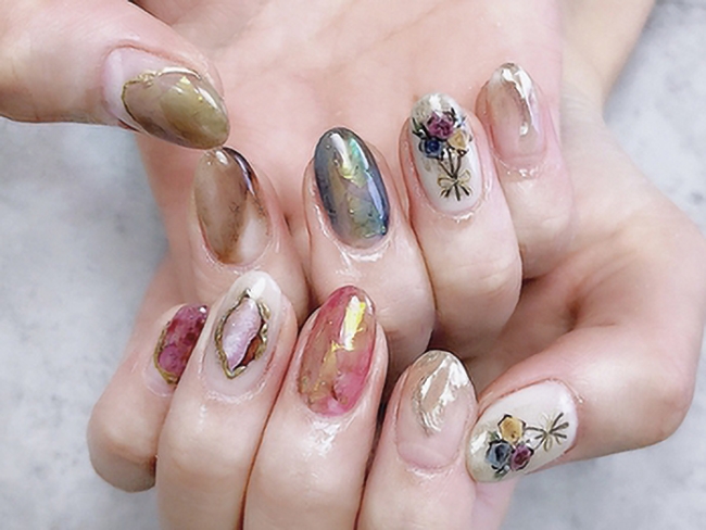 アイラッシュはカラーチェンジ無料!おしゃれなアートネイルとまつエクなら『UNDER SPELL』へ