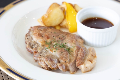 栗原市内のレストランで提供している「みちのくの心意気」ステーキ