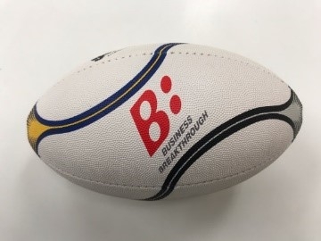 (子供が扱えるサイズのオリジナル2号球ラグビーボール)