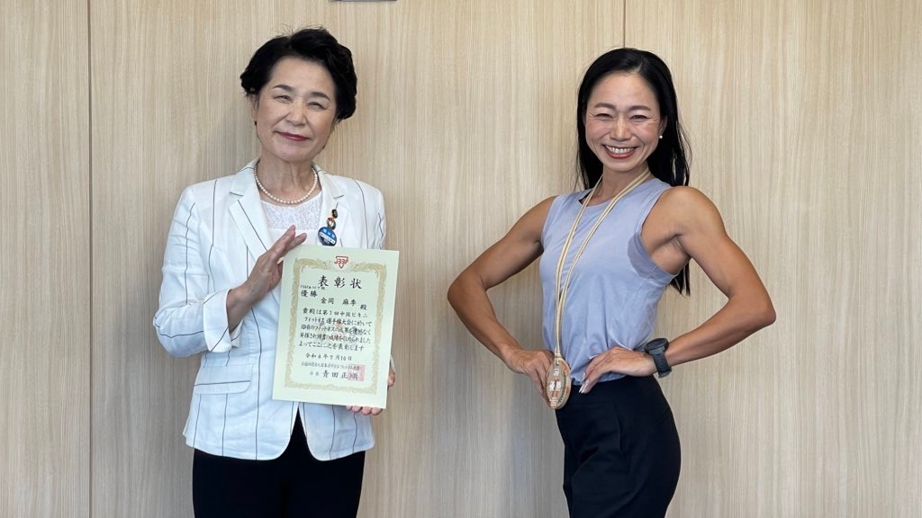 全国大会出場を報告する金岡麻季さん(写真右)