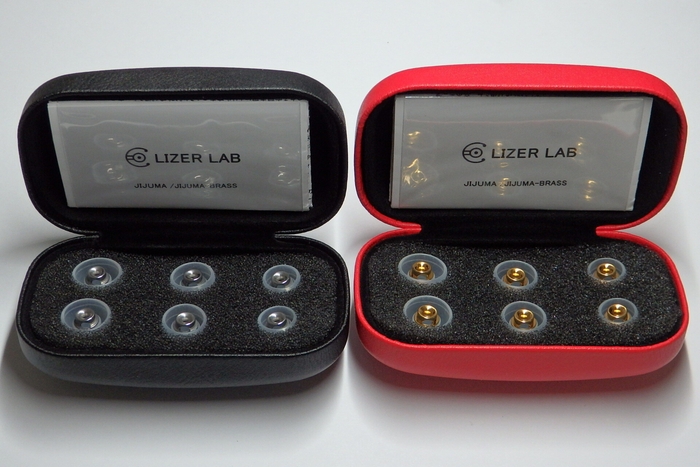 「ハードケース入りのJIJUMA-HORN2種」