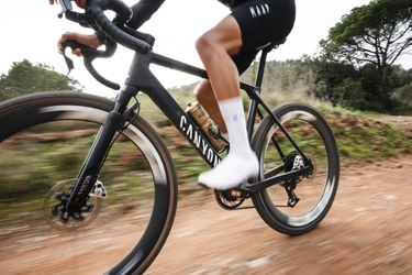 新型キャニオン「グレイルCFR RIFT」発表、DT SWISSと共同開発のグラベルレース向けサスペンションフォークを搭載