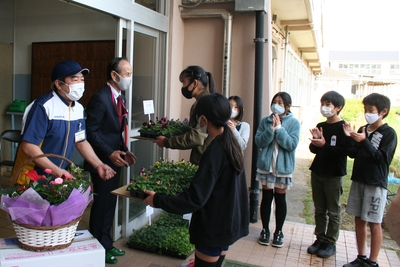 dxN3dcG7X4o9q5cmdKZY.jpg?w=940&h=940