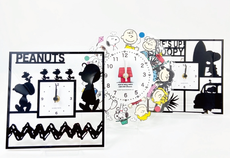 スヌーピー 壁掛け時計　デニム　刺繍 スヌーピー 壁掛け時計 デニム 刺繍 レア】スヌーピー 掛け時計