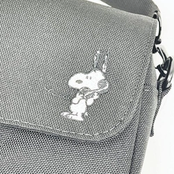 スヌーピーのトラベルショルダーを2種類PICK UP。旅行先で身軽に動ける、小さめショルダーバッグはあって損なし！