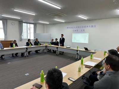 e6y1lUI423YqlwFzDYlL.jpg?w=940&h=940