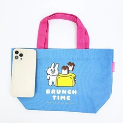 バニーコンビニと楽しくランチタイム。楽し気なキャラクターたちにポップな色合いで気分も食欲も爆上がりです。