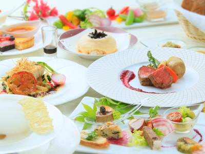 ホテルならではのディナーを愉しんで
