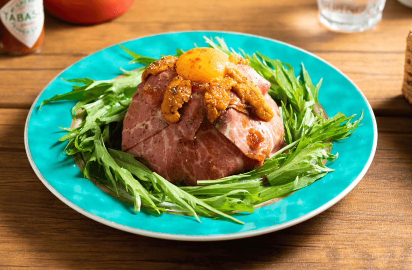 贅沢な雲丹ちらしバージョン。少なめのヘルシーサイズや、男性に人気のボリュームサイズもあります。