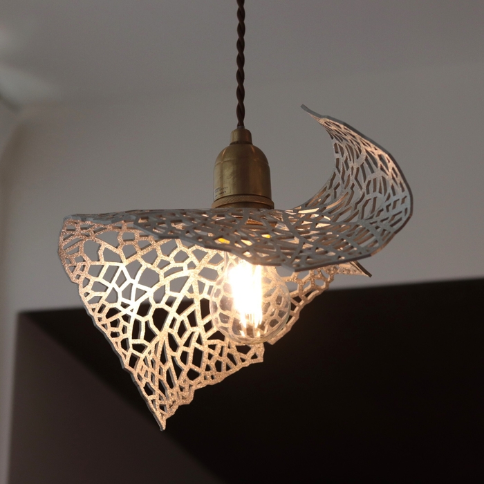 錫のペンダントライト　葉4