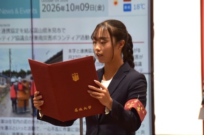あいさつする体育会の山田会長