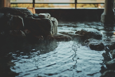 ▲源泉かけ流し温泉「洗心の湯」