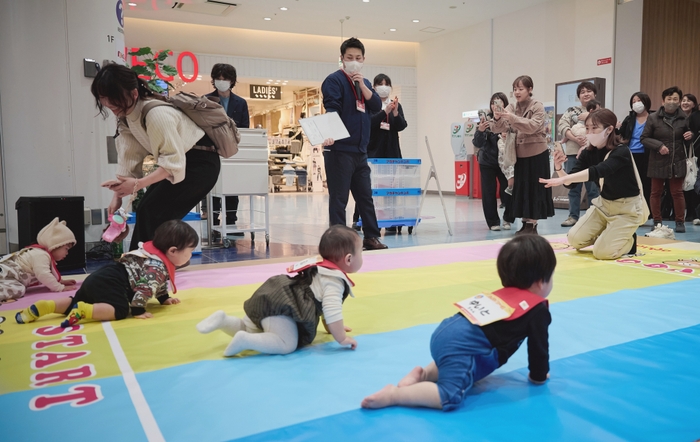 MOMOテラス_10周年_アカチャンホンポ_ハイハイレース