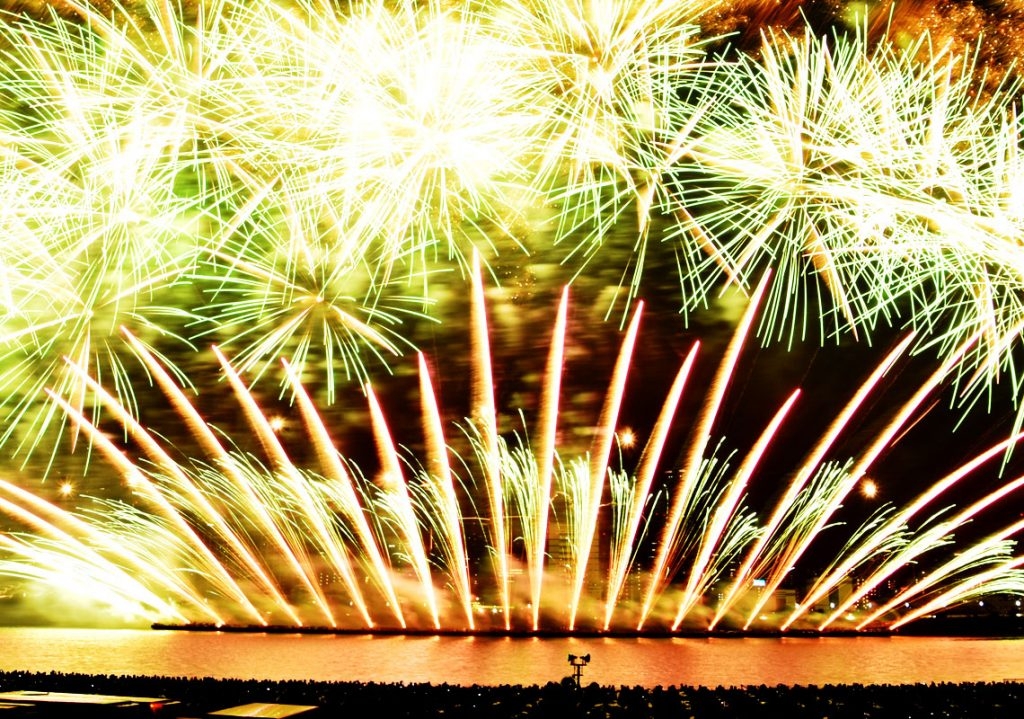 なにわ淀川花火大会(出所:「なにわ淀川花火大会HP( https://www.yodohanabi.com/)」)