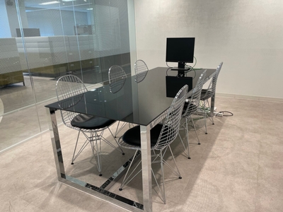 eZ8MY8VN6GCoch2dwOIQ.jpeg?w=940&h=940