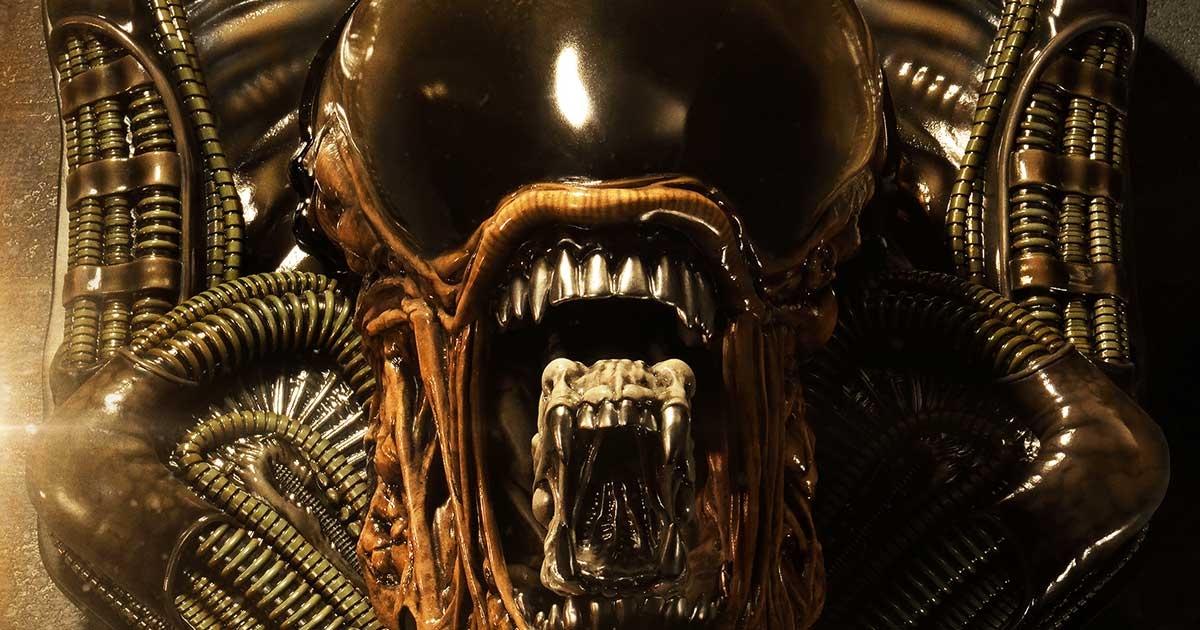 気分はエイリアン・ハンター!劇中そのままの1/1スケールで「ドッグエイリアン」がウォールアートに!!