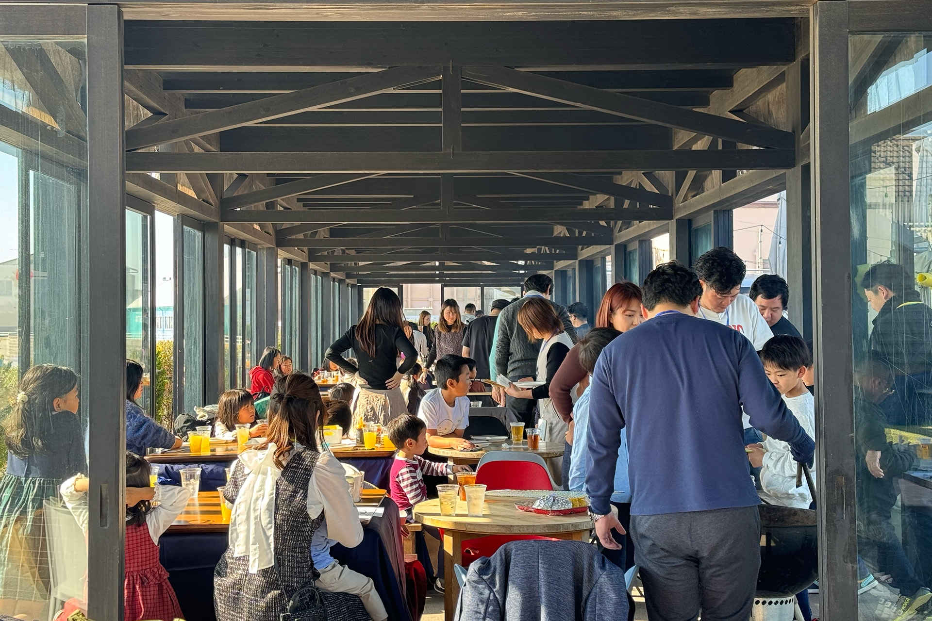 明石名物の浦サワラを豪快に楽しむ特別イベント!明石・大蔵海岸のZAZAZAで12月21日開催、BBQならではの藁焼き&ホイル焼きが登場