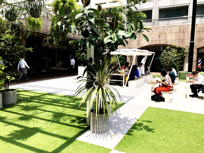 ヒビコクテラス(ランチタイム風景)