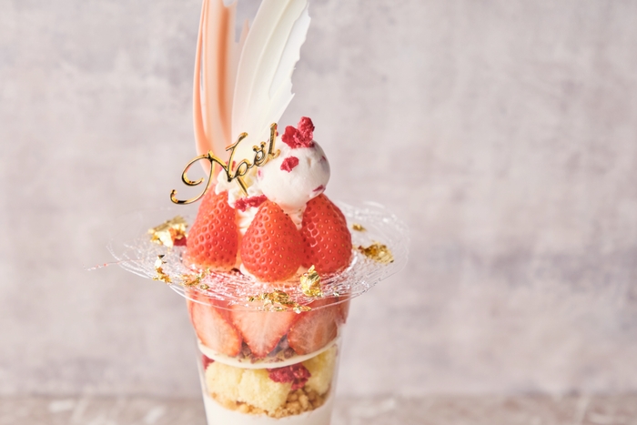 クリスマス期間(12月1日~25日)はパフェトップのローズが「Noel」ピックに変更になる