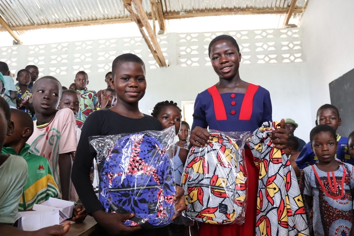 開発したオリジナル布をギフト