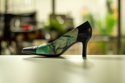 エゾシカ革を使って制作したパンプス例