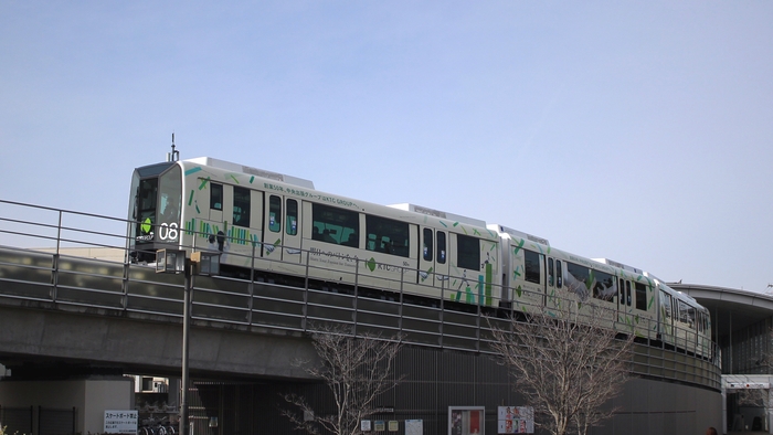 ラッピングリニモ運行の様子