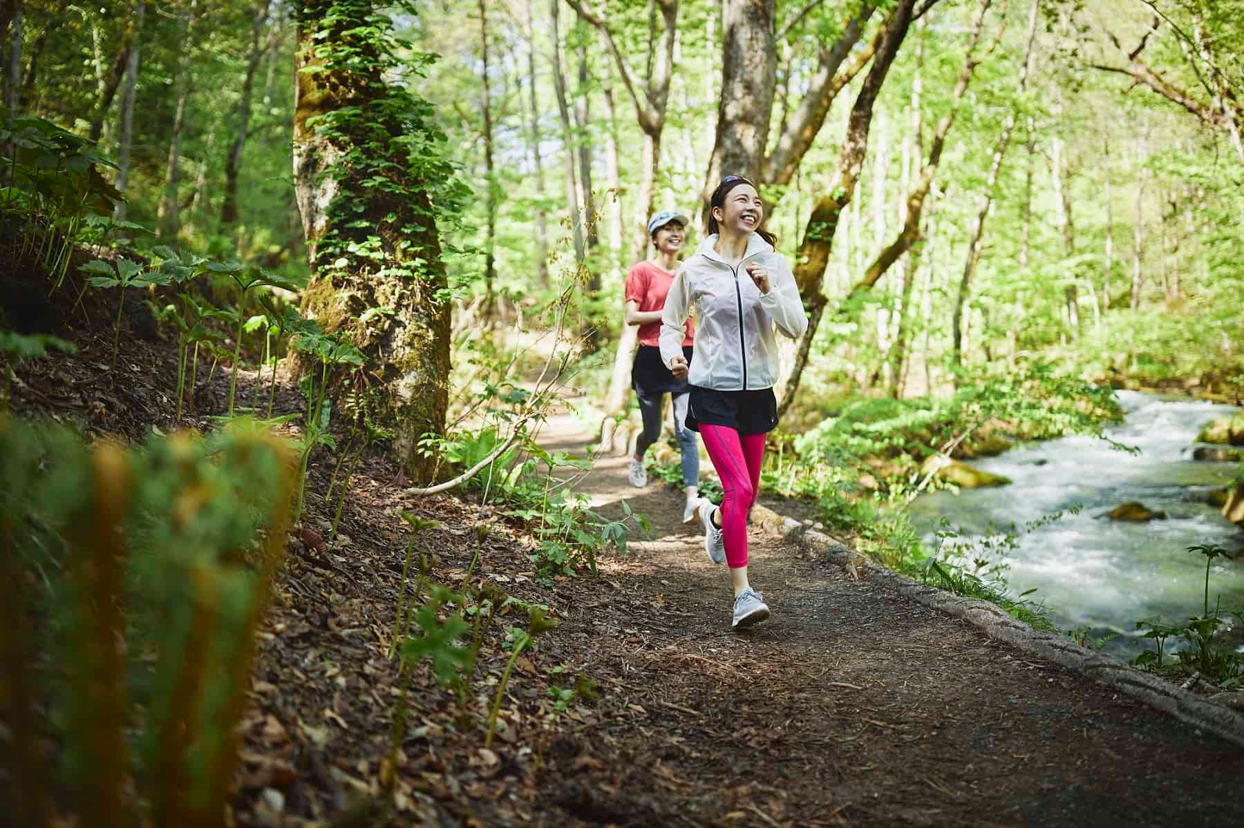奥入瀬渓流ホテル　～深呼吸を取り入れたウォーキングや入浴法で肺機能を向上～春の芽吹きを感じながら免疫力を高める「渓流パワーウォーキング」新登場　期間：2021年4月16日～5月31日