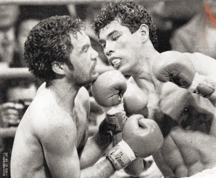 82年、赤井(右)の右アッパーが知念の顎をとらえる