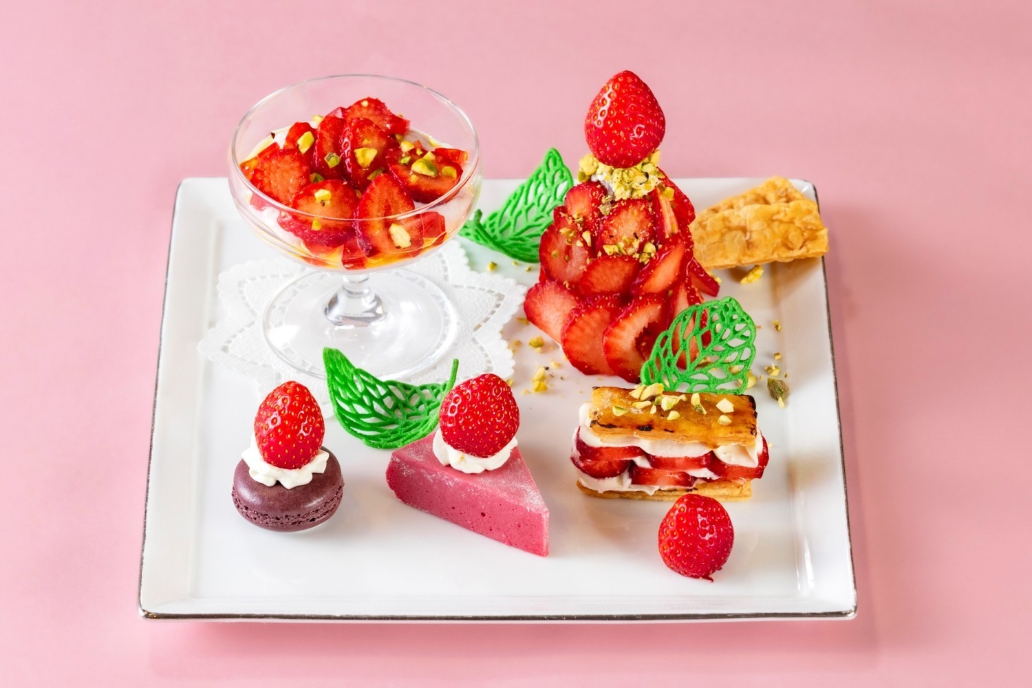 【福岡サンパレス ホテル＆ホール】絶景と楽しむ！とっておきの苺ランチ『La fraise(ラ・フレーズ)』展望レストラン LAPUTAにて開催中