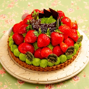 あまおうと八女抹茶ティラミスクリームのタルト