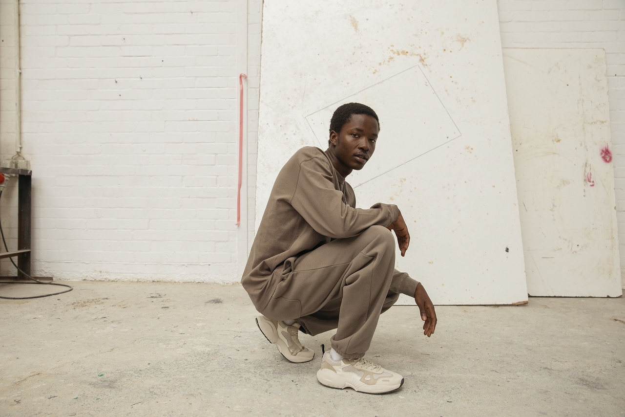 ロングスリーブTシャツ¥1,799スウェットジョガーパンツ¥3,999