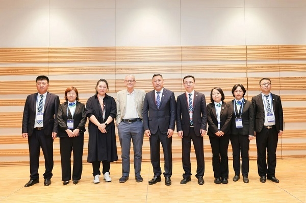 ノーベル賞受賞者トーマス・スードフ氏との記念撮影(3)