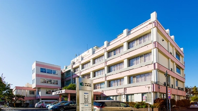 医療法人財団 逸生会が運営する全病院および全介護施設に　 笑顔・発声トレーニングAI端末「スマイルくん(R)」を導入