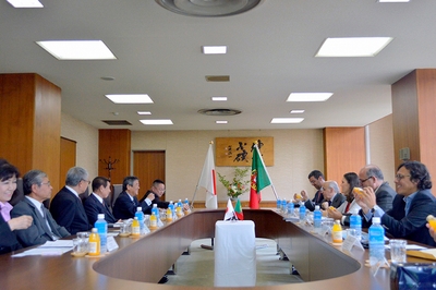 始終なごやかな雰囲気での会談の様子