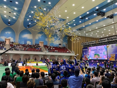 f53JVwY5pd8qQMqRyo00.jpg?w=940&h=940