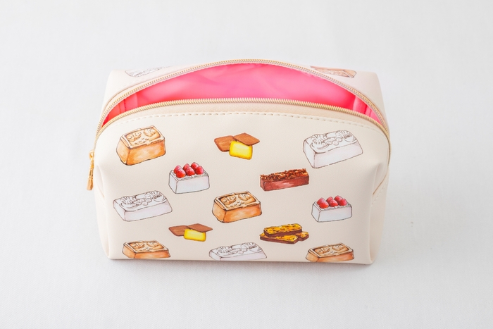 中の生地は光沢のあるピンク