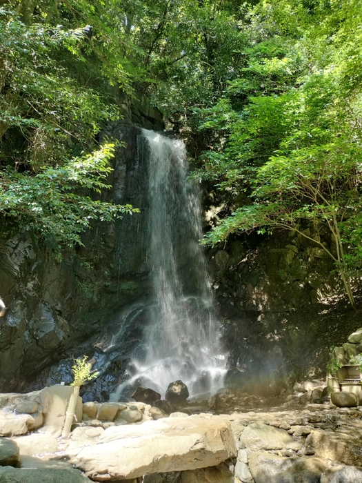 役行者も修行!？・桃尾の滝