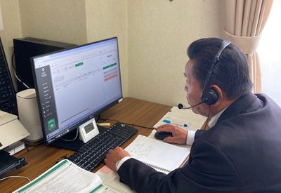 電話で予約を行いたい利用者様のために、 電話受付専門のオペレーターを配置