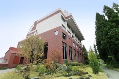 fHEJMPoLLKcE6mprdTev.jpg?w=940&h=940