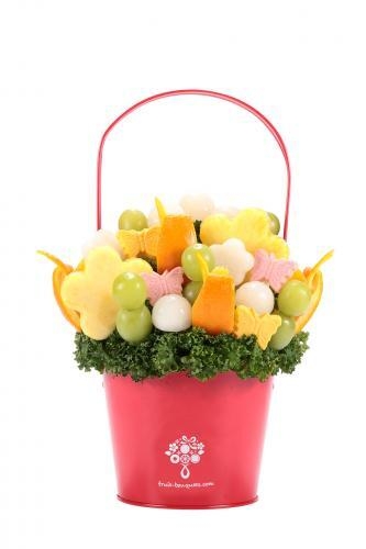 フレッシュなフルーツがかわいらしくデザインされています