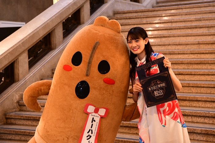 左:東京国立博物館公式キャラクター「トーハクくん」 右:TEAM SHACHI 秋本 帆華(あきもとほのか)氏