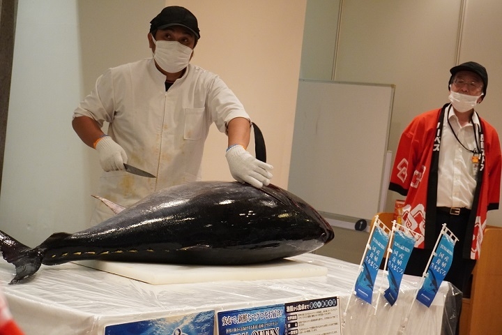 まぐろ解体ショー