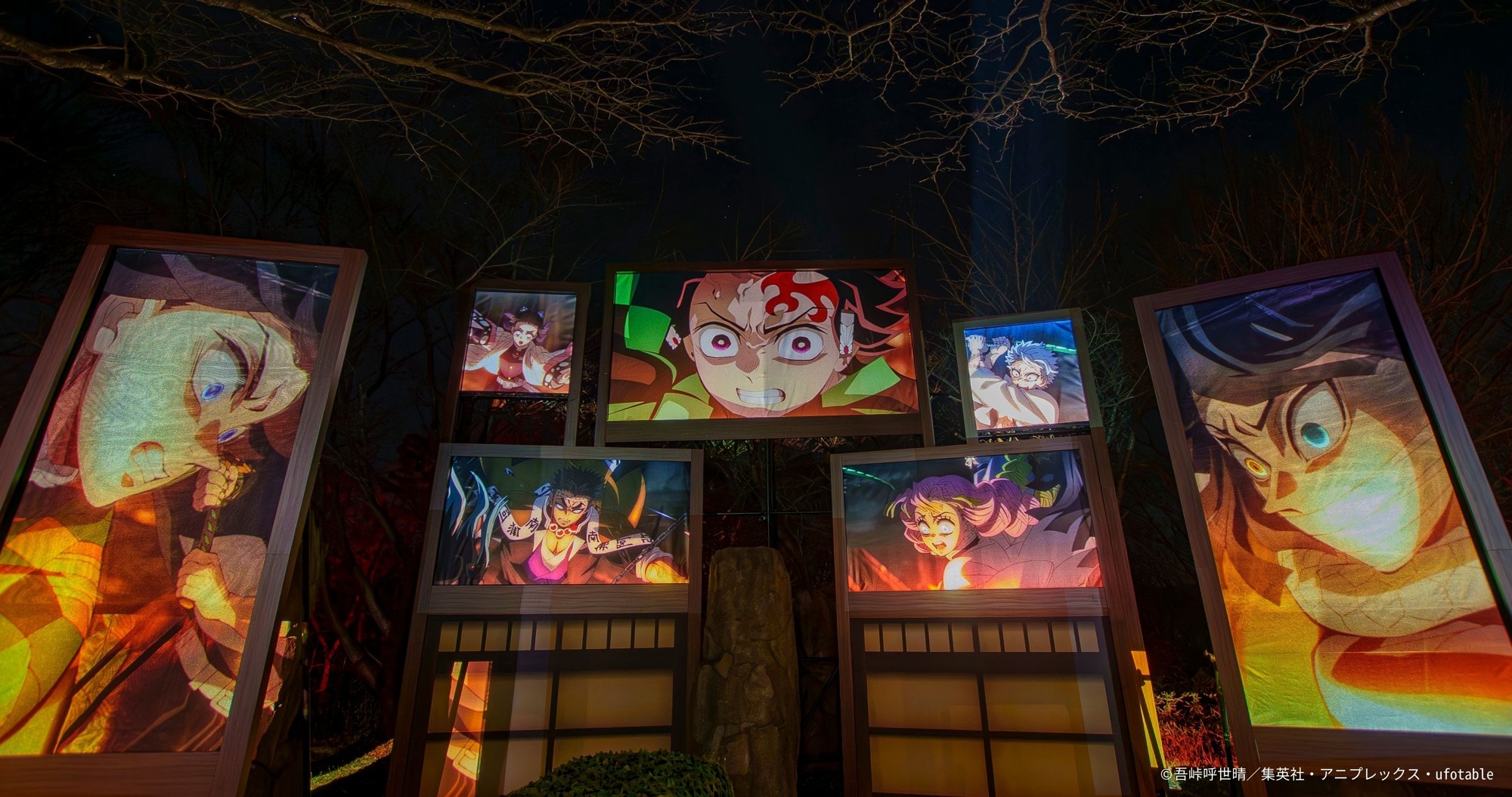 ▲ナイトウォークで迫力のプロジェクションマッピングを体感!